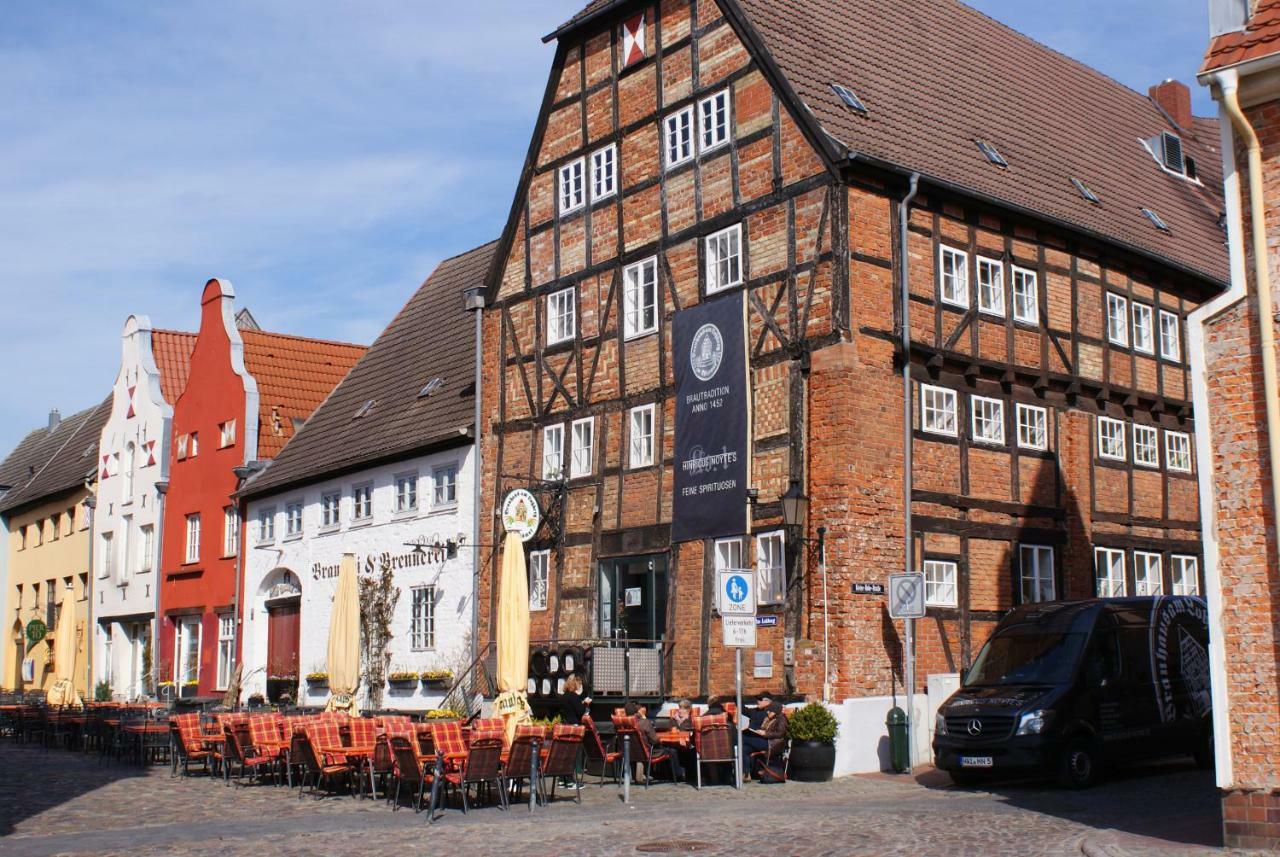 Stadtvilla Bruegemann Mit Terrasse & Parkplatz - Abc136 By AbcWißmar Екстериор снимка