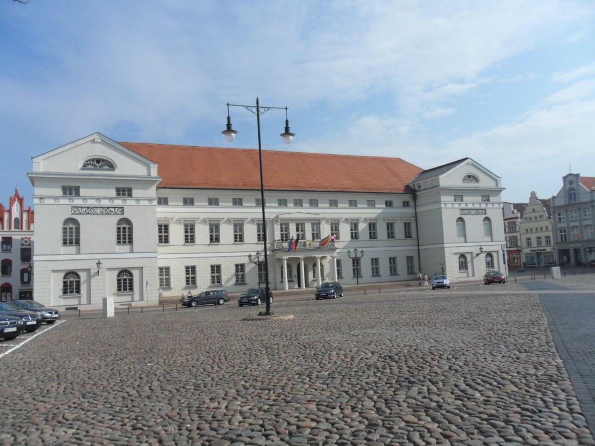 Stadtvilla Bruegemann Mit Terrasse & Parkplatz - Abc136 By AbcWißmar Екстериор снимка